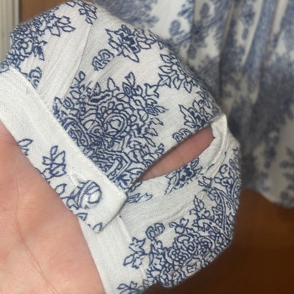 •HEARTLOOM•WHITE/BLUE FLORAL CROCHET LACE UP GAUZE MATERIAL BLOUSE SIZE SMALL - Picture 7 of 8